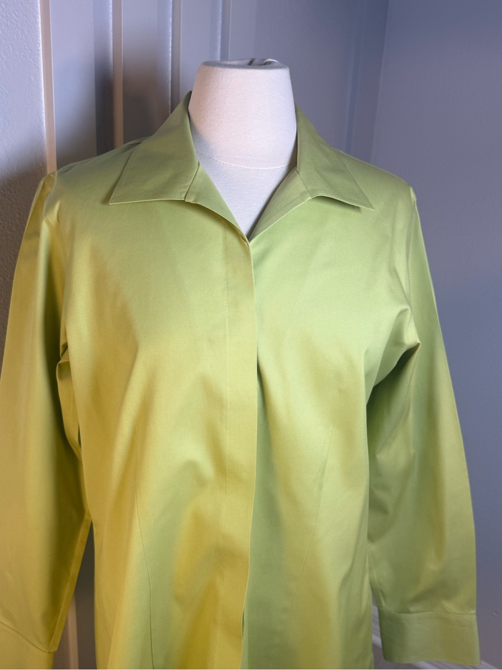 Chico’s Lime Green No-Iron Hidden Button Stretch Blouse Career‎ Top Size Large - Picture 3 of 10